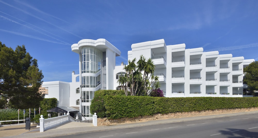 Sol Lunamar Palmanova Apartamentos – Adults Only — Hotel building in Palma Nova, Balearic Islands