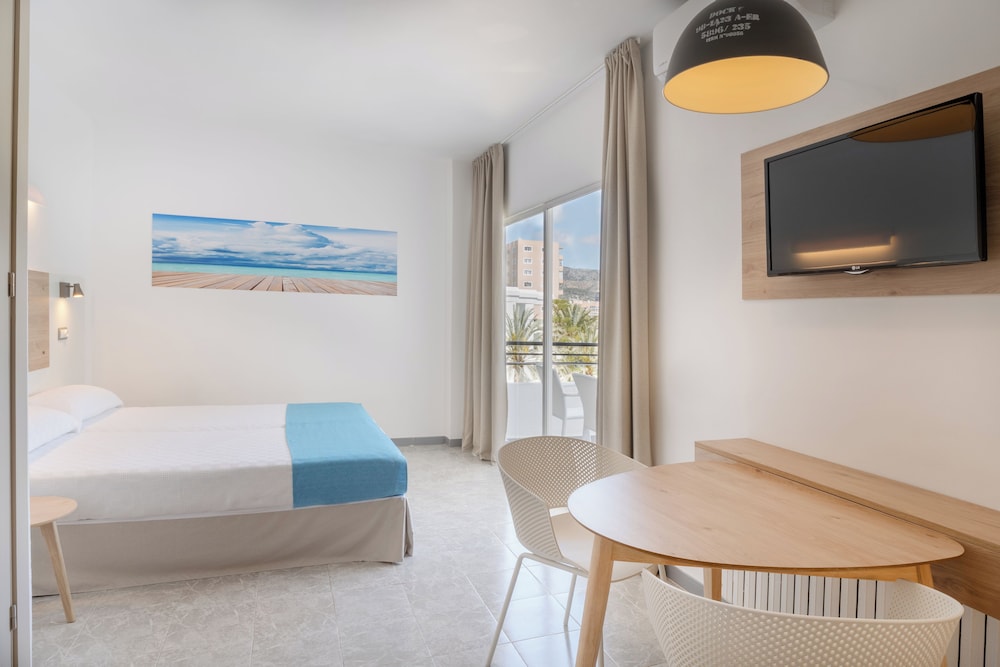 Sol Lunamar Palmanova Apartamentos – Adults Only — Hotel rooms in Palma Nova, Balearic Islands