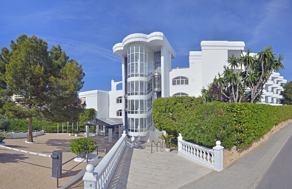 Sol Lunamar Palmanova Apartamentos – Adults Only — Hotel building in Palma Nova, Balearic Islands