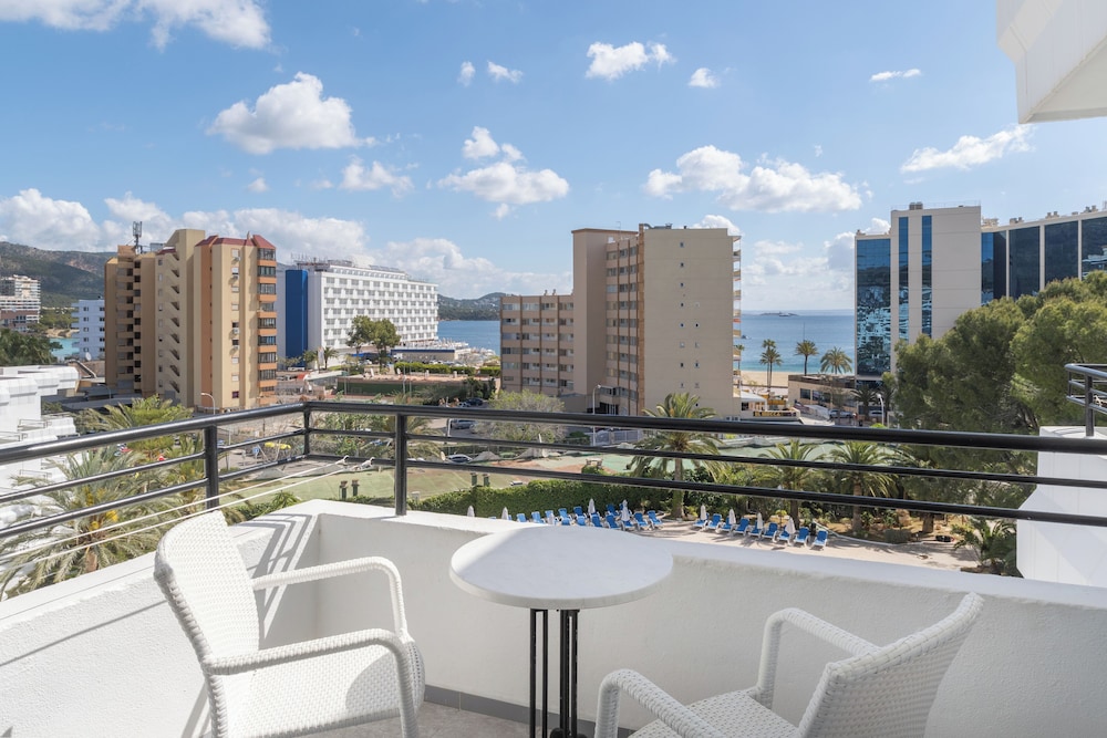 Sol Lunamar Palmanova Apartamentos – Adults Only — Hotel rooms in Palma Nova, Balearic Islands