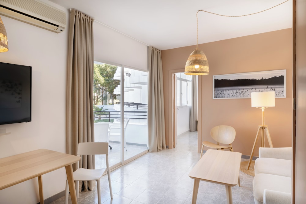 Sol Lunamar Palmanova Apartamentos – Adults Only — Hotel rooms in Palma Nova, Balearic Islands