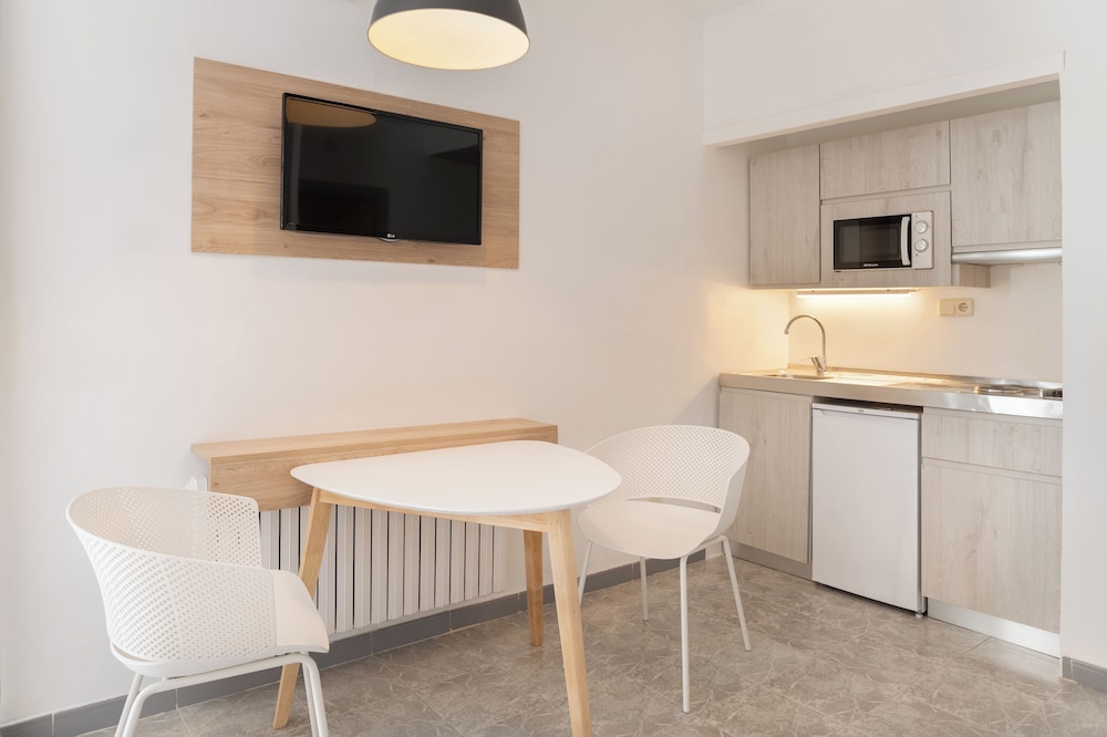 Sol Lunamar Palmanova Apartamentos – Adults Only — Hotel rooms in Palma Nova, Balearic Islands