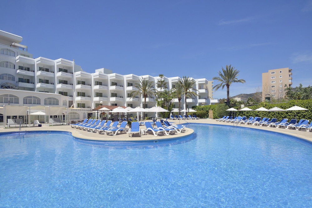 Sol Lunamar Palmanova Apartamentos – Adults Only — Swimming pool in Palma Nova, Balearic Islands