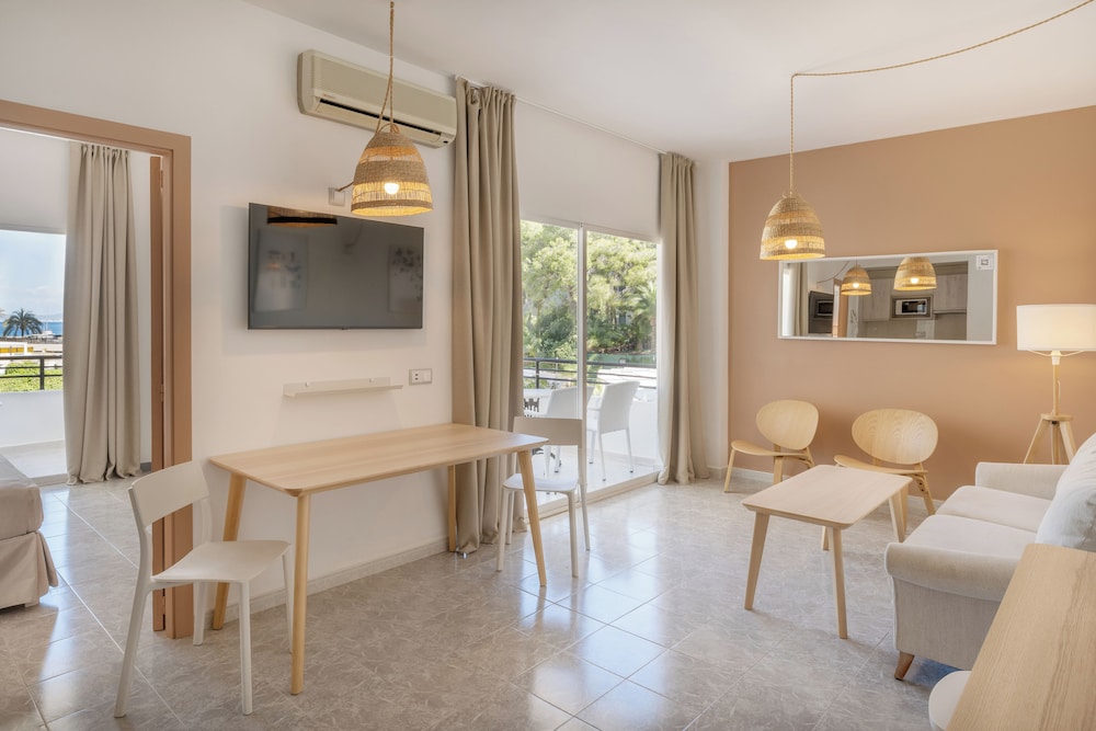 Sol Lunamar Palmanova Apartamentos – Adults Only — Hotel rooms in Palma Nova, Balearic Islands
