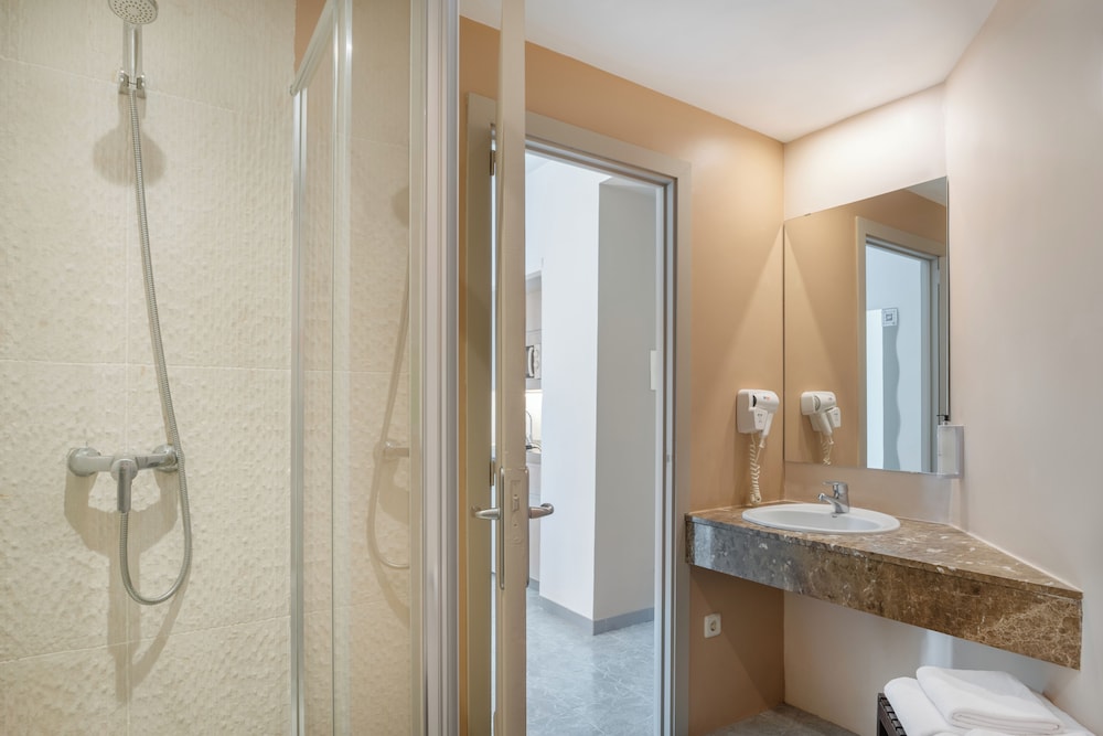 Sol Lunamar Palmanova Apartamentos – Adults Only — Hotel rooms in Palma Nova, Balearic Islands