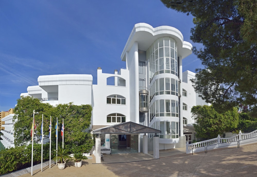 Sol Lunamar Palmanova Apartamentos – Adults Only — Hotel building in Palma Nova, Balearic Islands