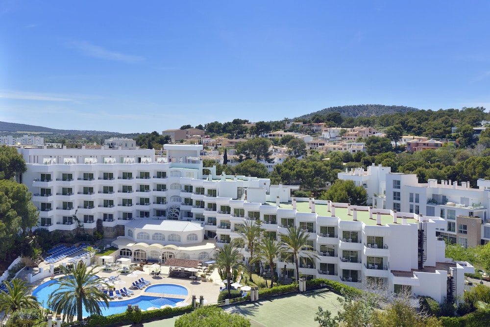 Sol Lunamar Palmanova Apartamentos – Adults Only — Hotel building in Palma Nova, Balearic Islands