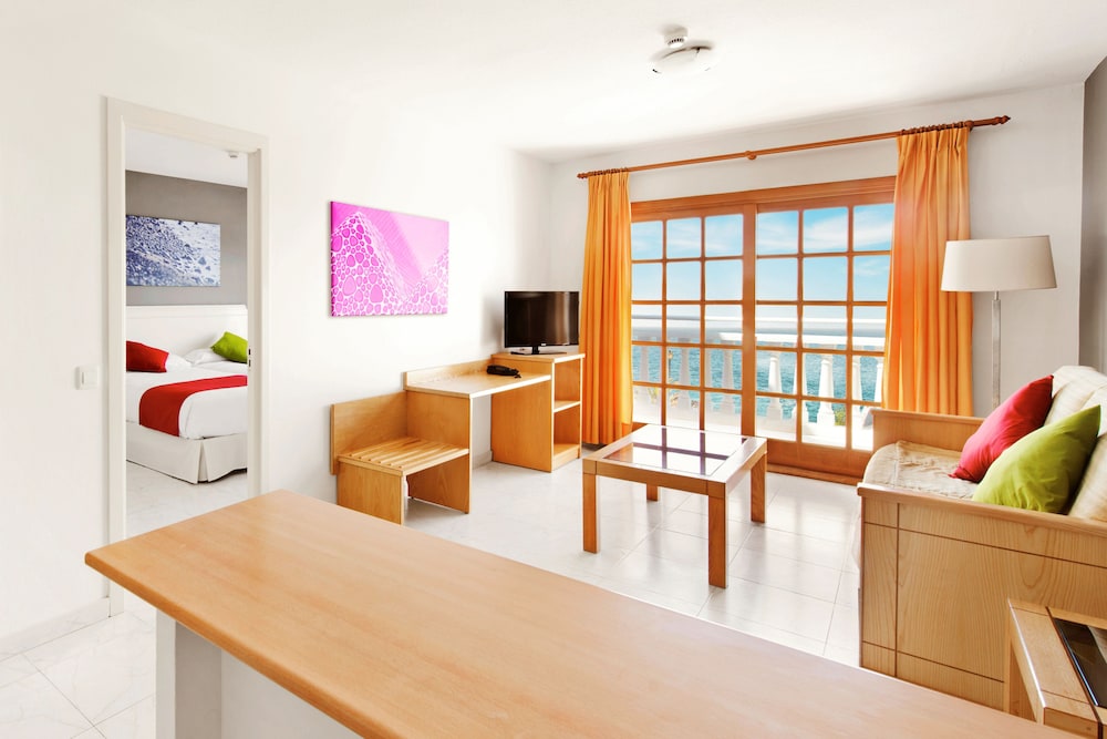 Elba Castillo San Jorge & Antigua Suite Hotel — Hotel rooms in Costa de Antigua, Canary Islands