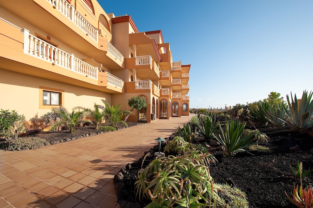 Elba Castillo San Jorge & Antigua Suite Hotel — Hotel building in Costa de Antigua, Canary Islands