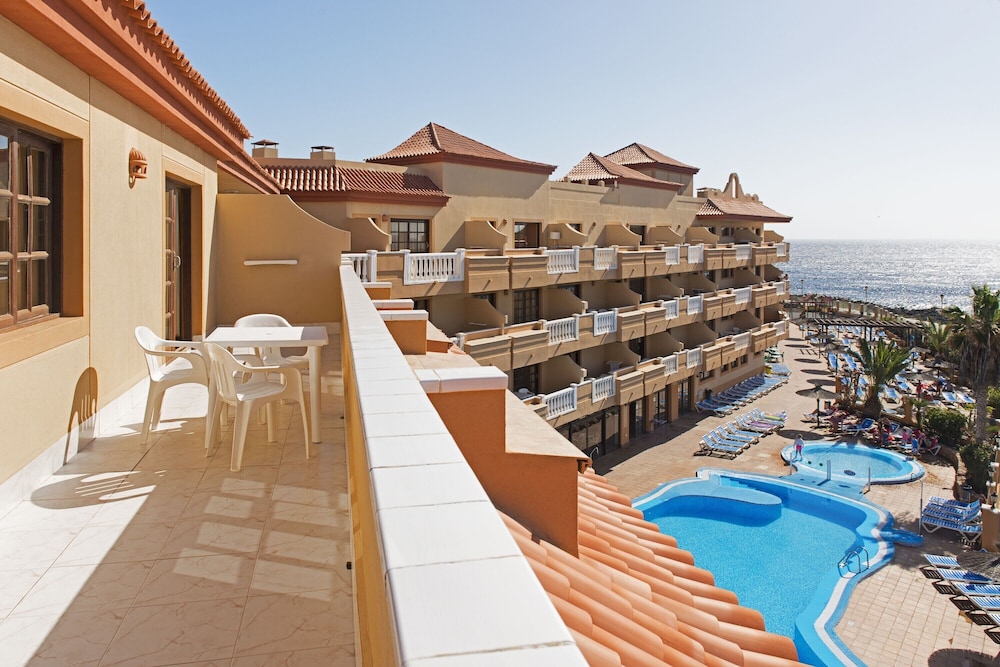 Elba Castillo San Jorge & Antigua Suite Hotel — Hotel building in Costa de Antigua, Canary Islands