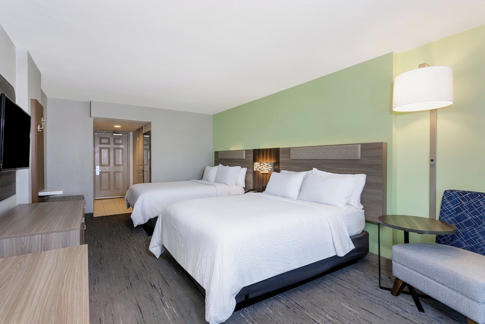 Holiday Inn Express & Suites Oceanfront by IHG — Hotel rooms in Daytona Beach, Florida