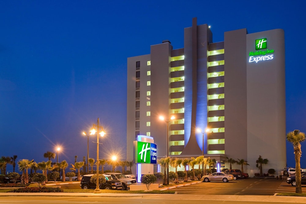 Holiday Inn Express & Suites Oceanfront by IHG — Hotel building in Daytona Beach, Florida