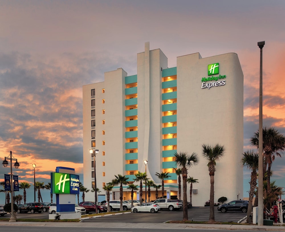 Holiday Inn Express & Suites Oceanfront by IHG — Hotel building in Daytona Beach, Florida