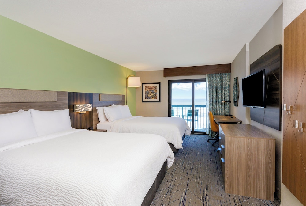 Holiday Inn Express & Suites Oceanfront by IHG — Hotel rooms in Daytona Beach, Florida