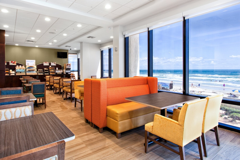 Holiday Inn Express & Suites Oceanfront by IHG — Restaurant & bars in Daytona Beach, Florida