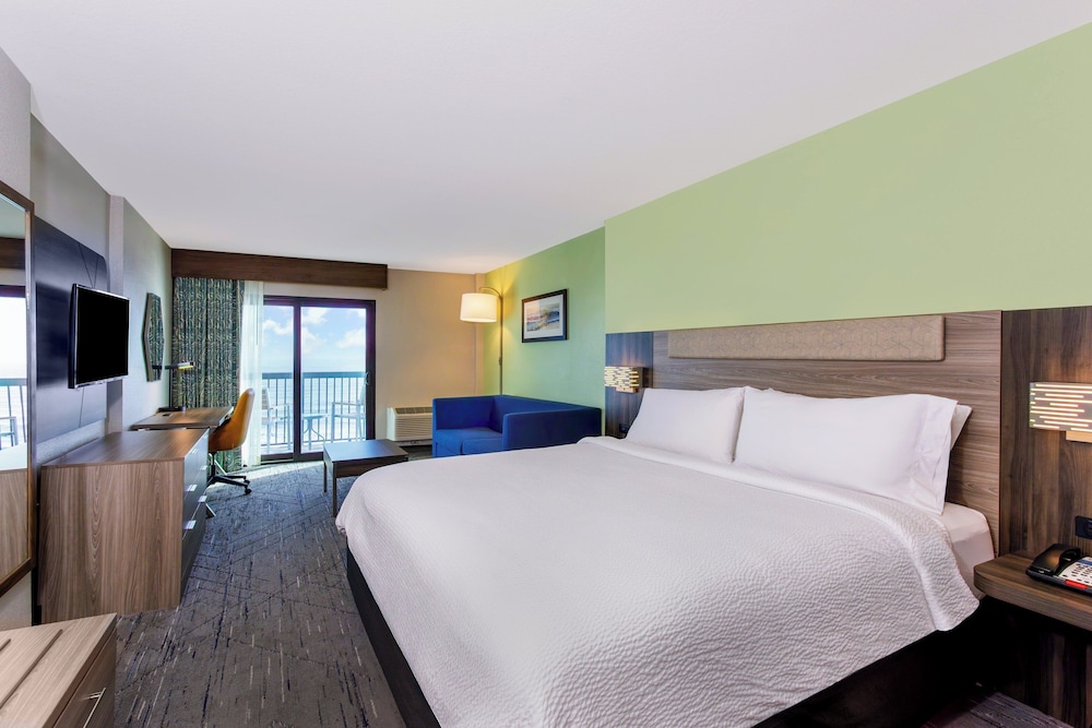 Holiday Inn Express & Suites Oceanfront by IHG — Hotel rooms in Daytona Beach, Florida