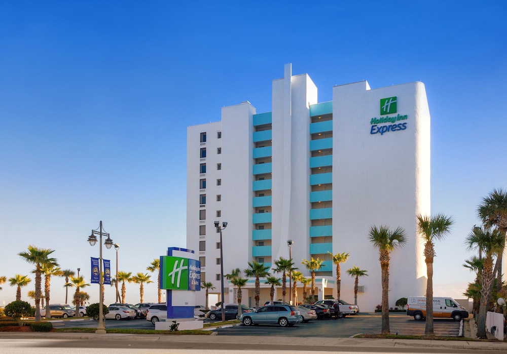 Holiday Inn Express & Suites Oceanfront by IHG — Hotel building in Daytona Beach, Florida