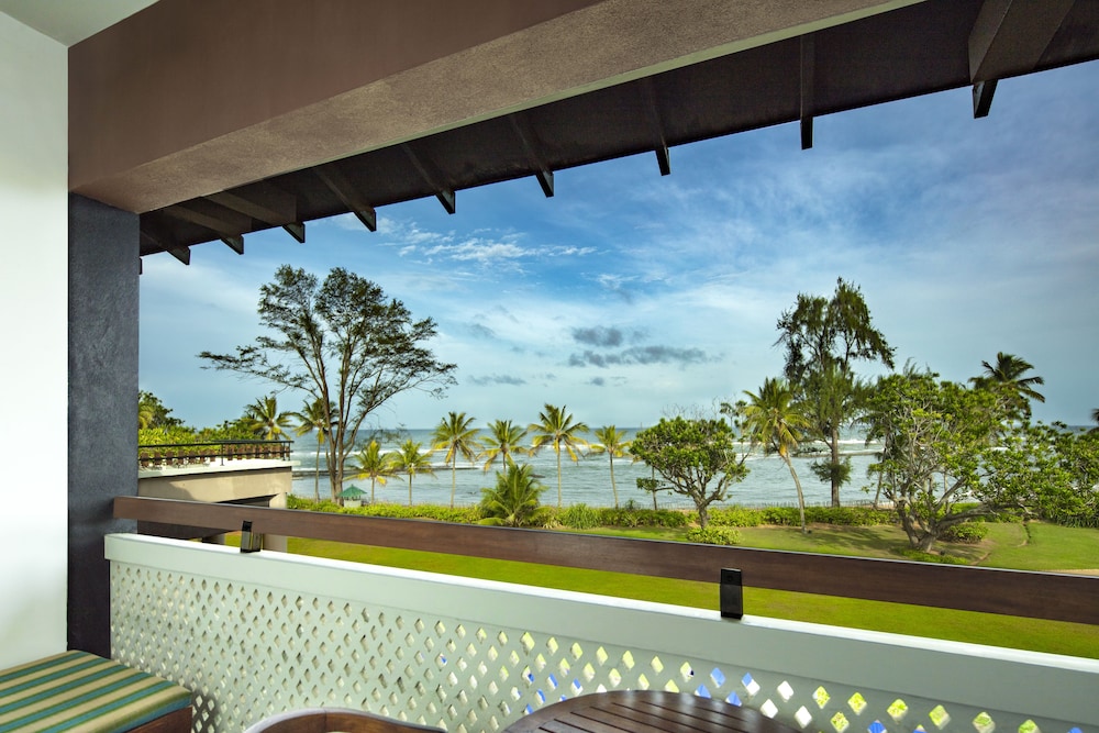 Cinnamon Bey Beruwala — Beach in Beruwala