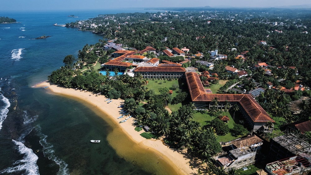 Cinnamon Bey Beruwala — Beach in Beruwala