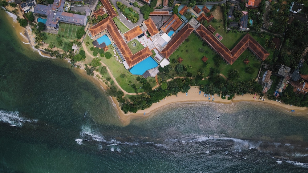 Cinnamon Bey Beruwala — Hotel building in Beruwala