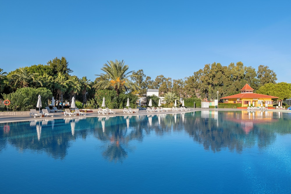 Green Max Hotel — Swimming pool in Belek