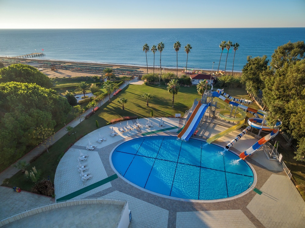 Green Max Hotel — Swimming pool in Belek