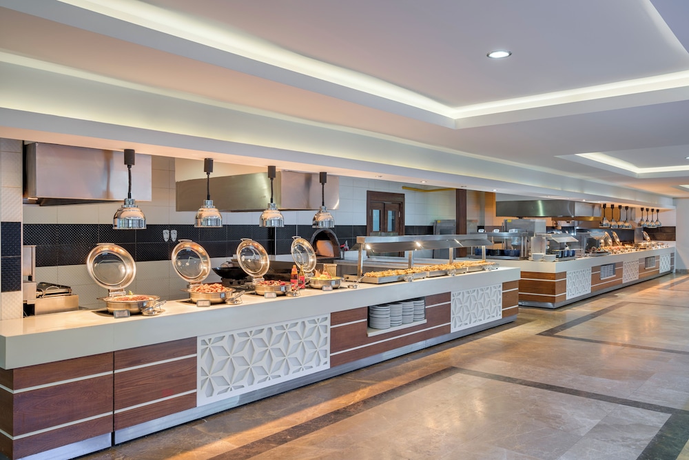 Green Max Hotel — Restaurant & bars in Belek