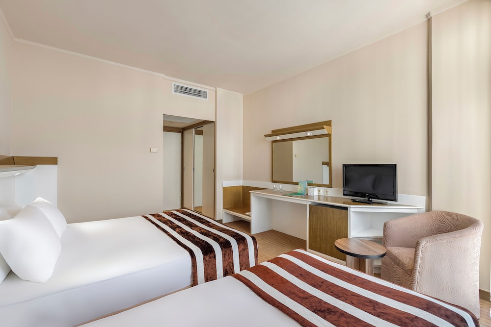 Green Max Hotel — Hotel rooms in Belek