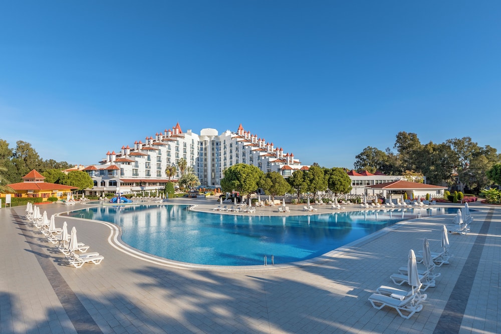 Green Max Hotel — Swimming pool in Belek