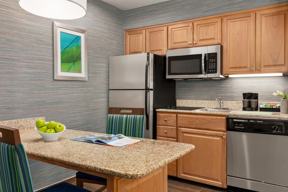 Homewood Suites by Hilton - Fort Myers — Hotel rooms in Fort Myers, Florida