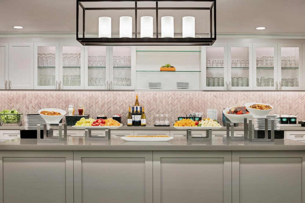 Homewood Suites by Hilton - Fort Myers — Restaurant & bars in Fort Myers, Florida
