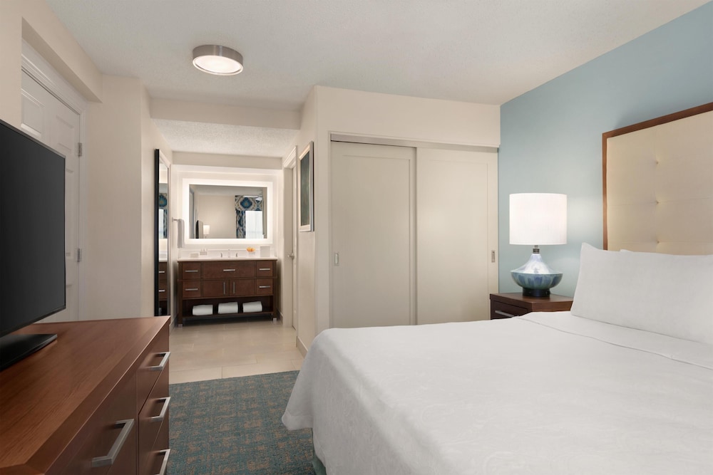 Homewood Suites by Hilton - Fort Myers — Hotel rooms in Fort Myers, Florida