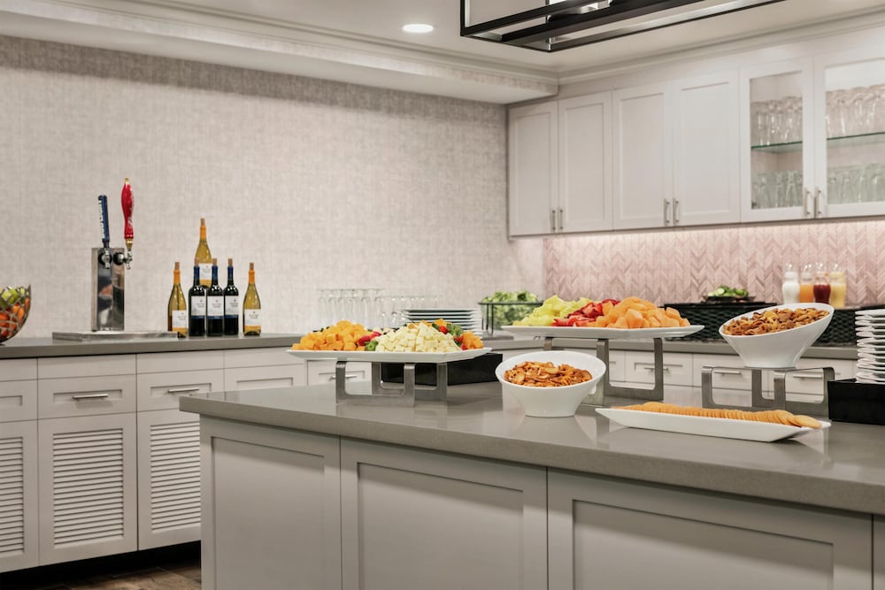 Homewood Suites by Hilton - Fort Myers — Restaurant & bars in Fort Myers, Florida