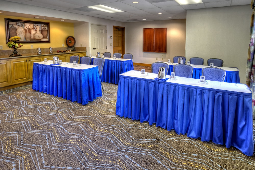 Homewood Suites by Hilton - Fort Myers — Hotel building in Fort Myers, Florida