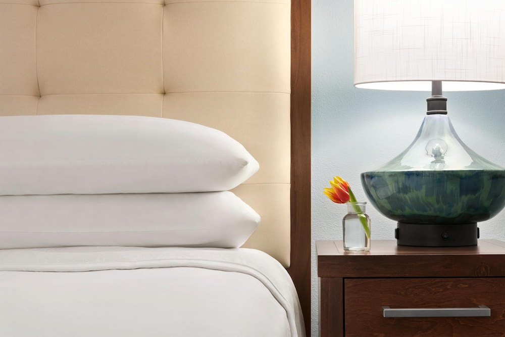 Homewood Suites by Hilton - Fort Myers — Hotel rooms in Fort Myers, Florida