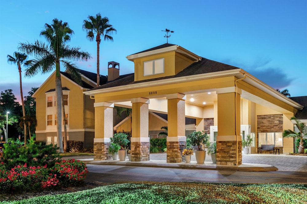 Homewood Suites by Hilton - Fort Myers — Hotel building in Fort Myers, Florida