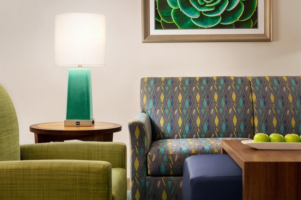 Homewood Suites by Hilton - Fort Myers — Hotel rooms in Fort Myers, Florida