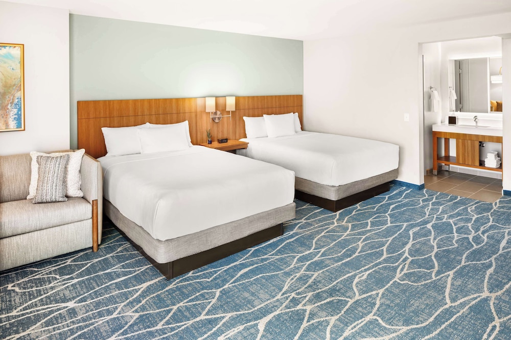 Hyatt Place Waikiki Beach — Hotel rooms in Honolulu, Hawaii