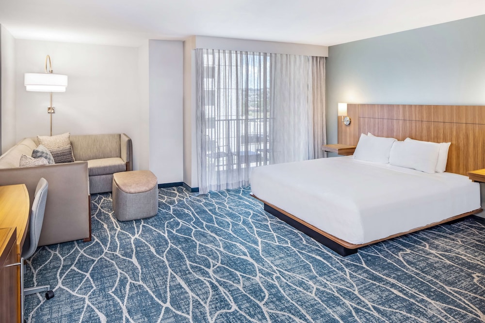 Hyatt Place Waikiki Beach — Hotel rooms in Honolulu, Hawaii