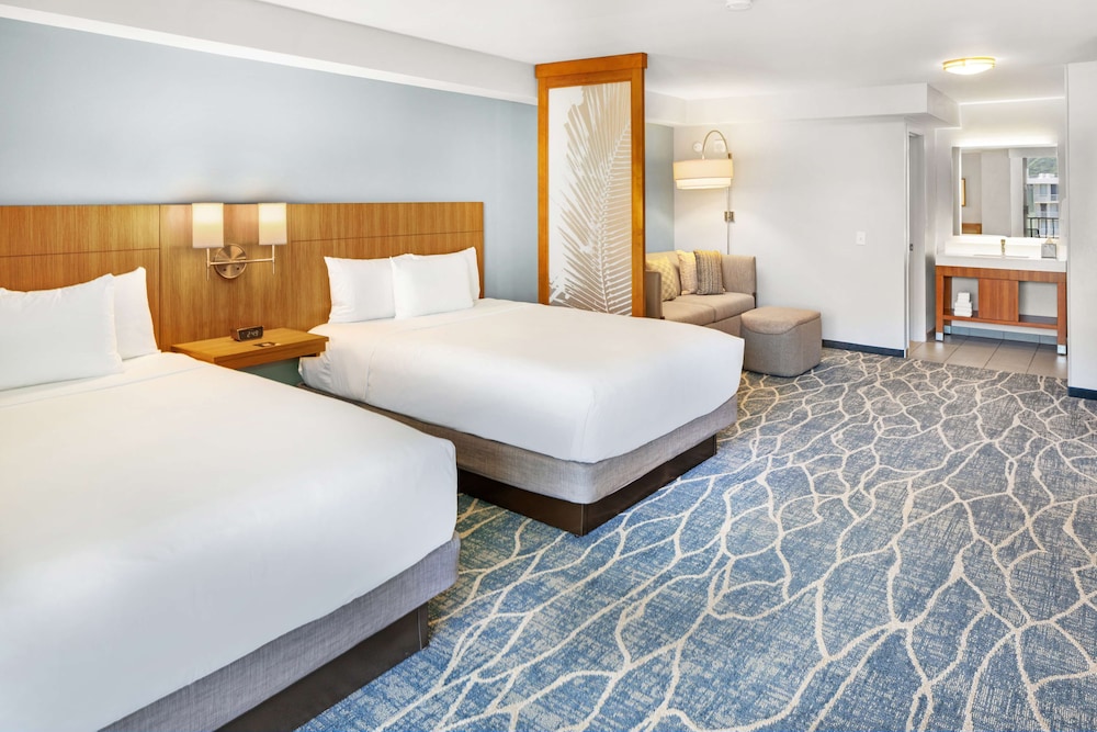 Hyatt Place Waikiki Beach — Hotel rooms in Honolulu, Hawaii