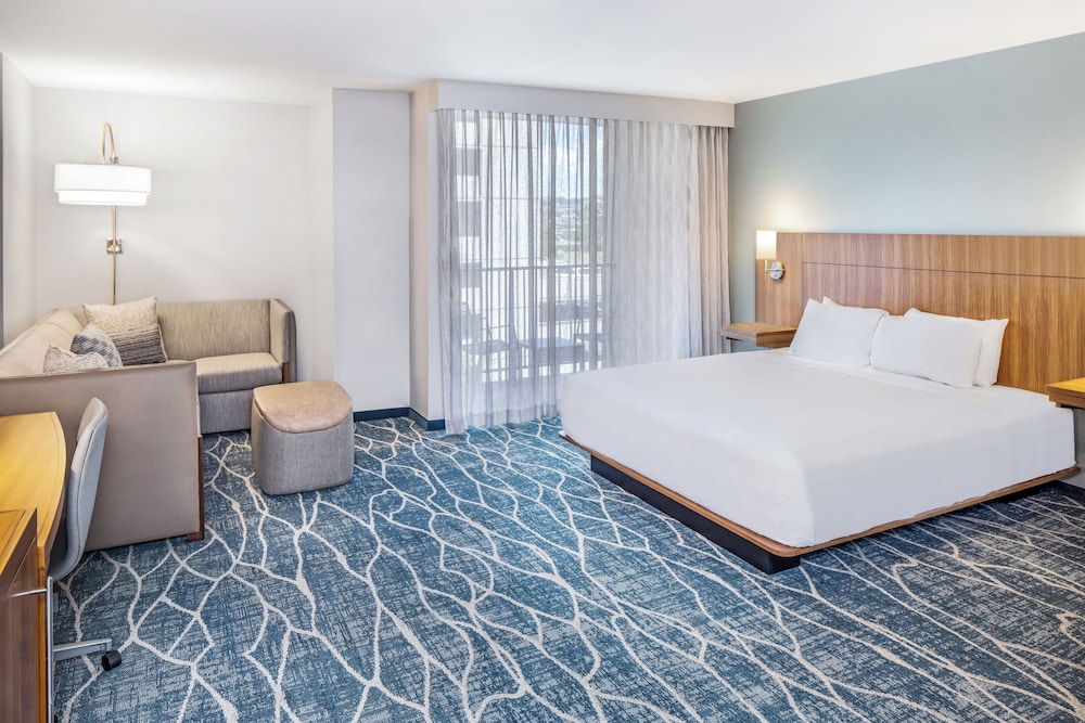 Hyatt Place Waikiki Beach — Hotel rooms in Honolulu, Hawaii