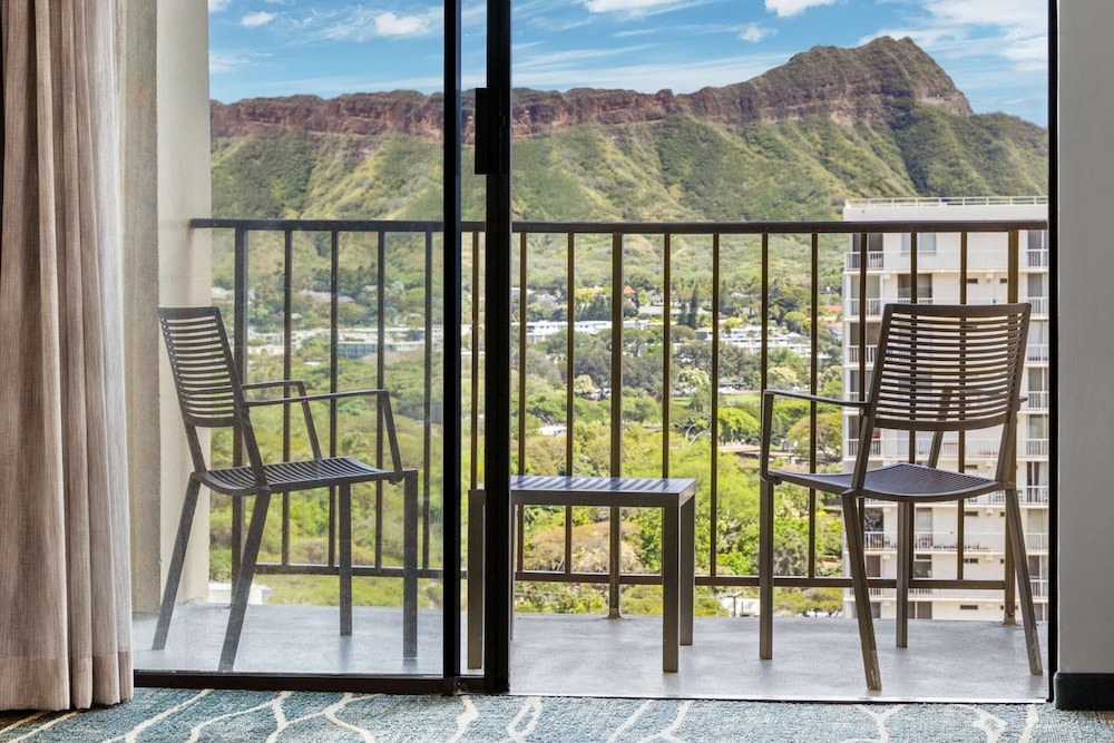 Hyatt Place Waikiki Beach — Hotel rooms in Honolulu, Hawaii