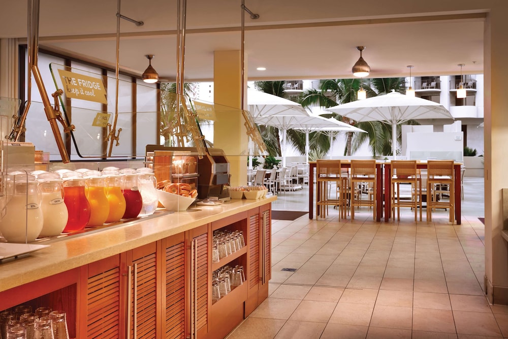 Hyatt Place Waikiki Beach — Restaurant & bars in Honolulu, Hawaii