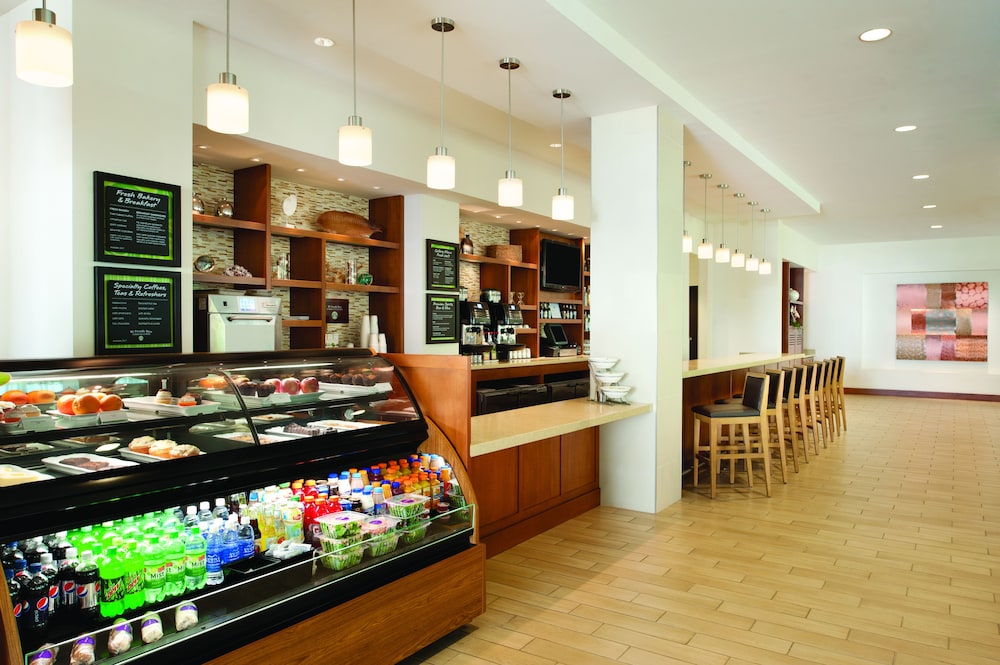 Hyatt Place Waikiki Beach — Restaurant & bars in Honolulu, Hawaii
