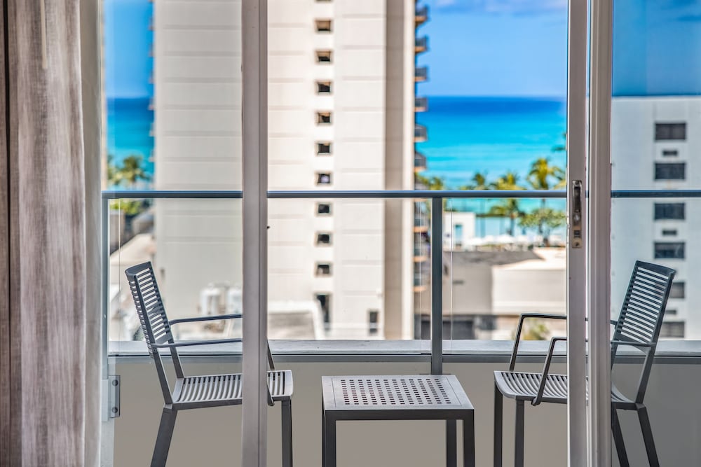 Hyatt Place Waikiki Beach — Hotel building in Honolulu, Hawaii