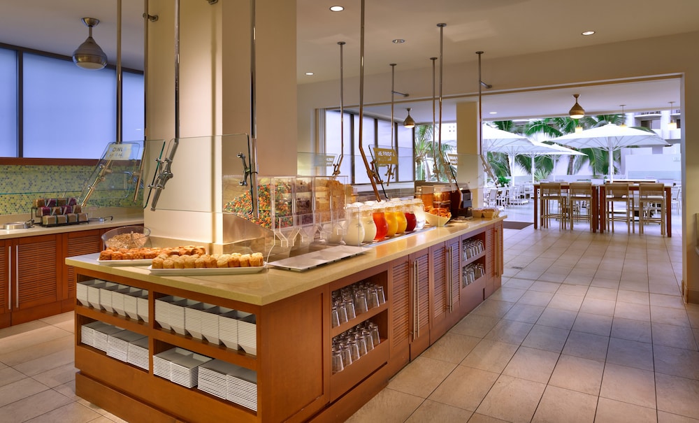 Hyatt Place Waikiki Beach — Restaurant & bars in Honolulu, Hawaii