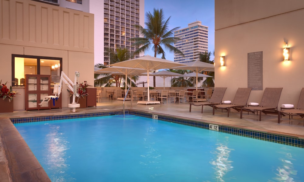Hyatt Place Waikiki Beach — Swimming pool in Honolulu, Hawaii
