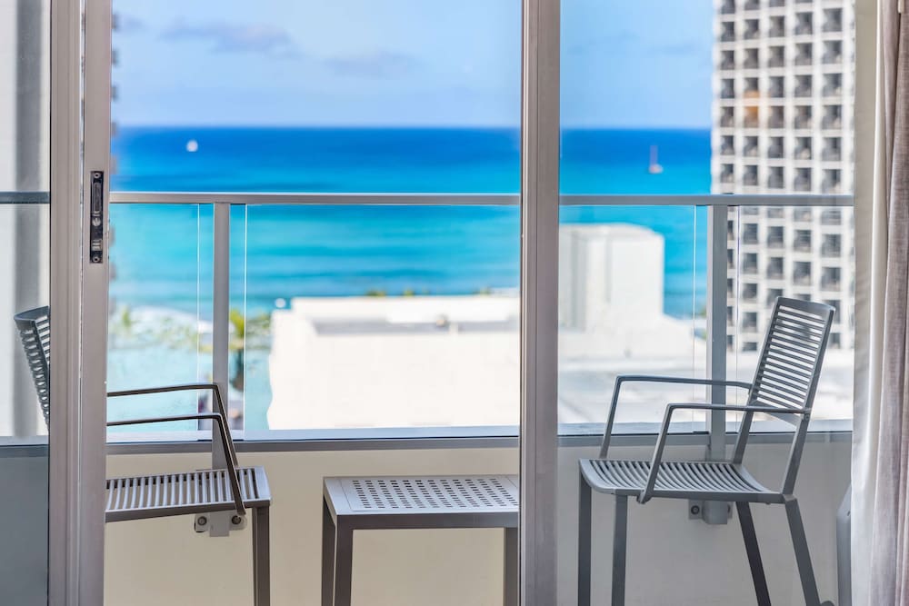 Hyatt Place Waikiki Beach — Hotel rooms in Honolulu, Hawaii