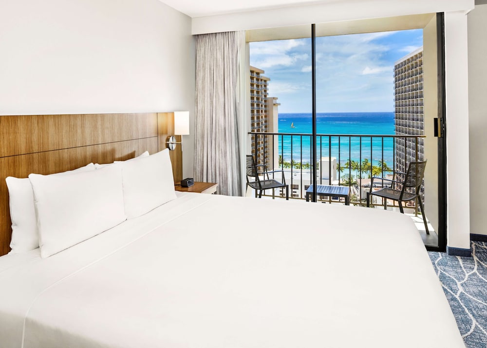 Hyatt Place Waikiki Beach — Hotel rooms in Honolulu, Hawaii