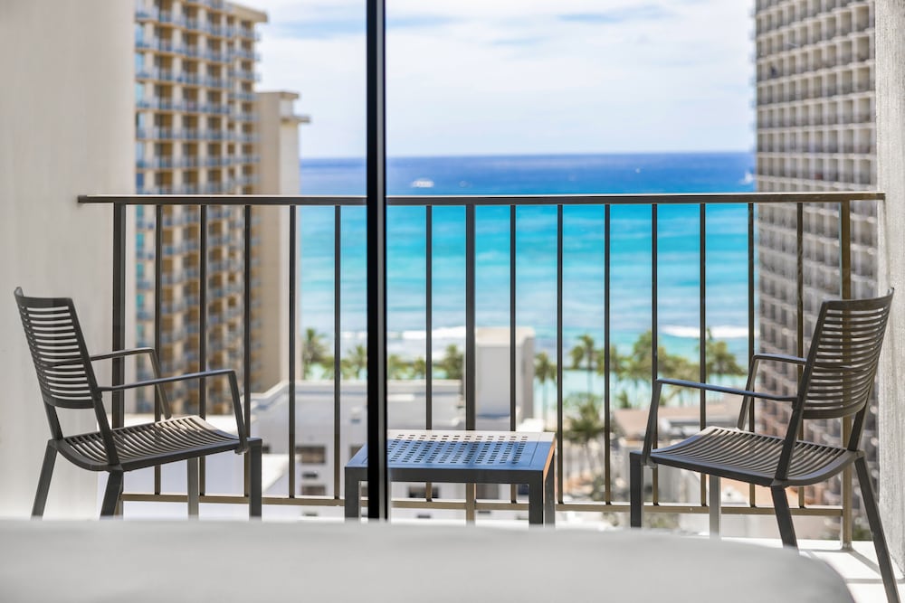 Hyatt Place Waikiki Beach — Hotel rooms in Honolulu, Hawaii